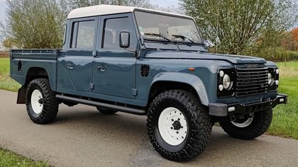 Fully repainted LHD Defender 130, chipped TD5 Inside