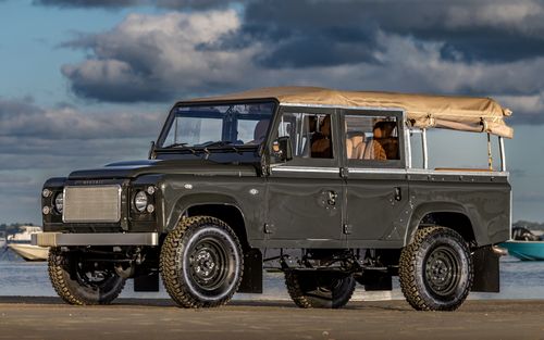Land Rover Defender 110 Midnight Grey (picture 1 of 9)