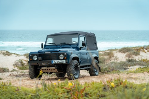 2004 2005 LR Defender 90 TD5 - Soft Top - Pure Off Road Machine Te koop