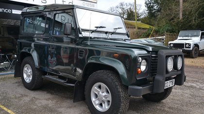 Land Rover Defender 90 TD5 County Station Wagon