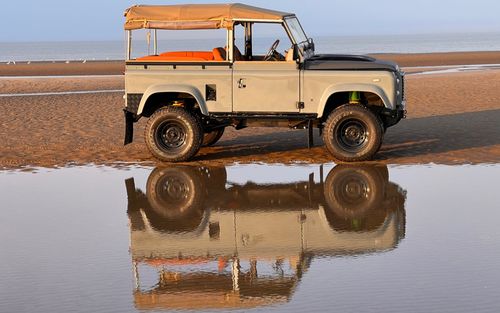 * Electric * 1986 Land Rover Defender 90 Fully Restored (picture 1 of 27)