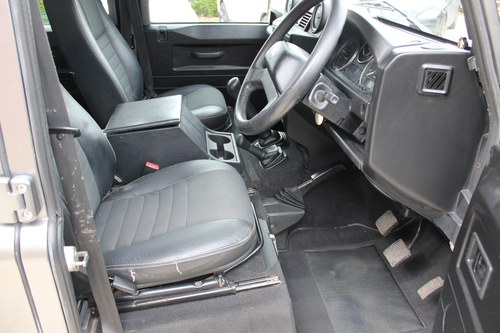 2010 Land Rover Defender - 8