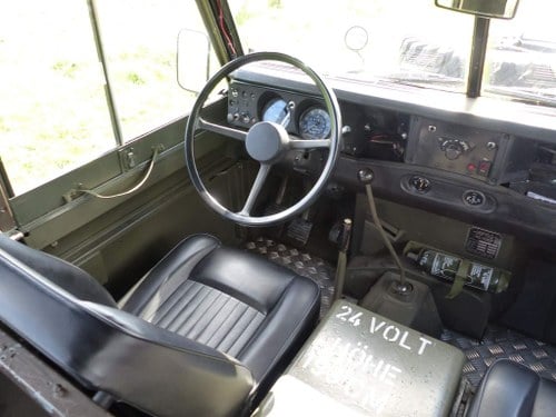 1975 Land Rover Series 3 - 8