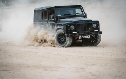 2015 Land Rover 110 (picture 1 of 9)