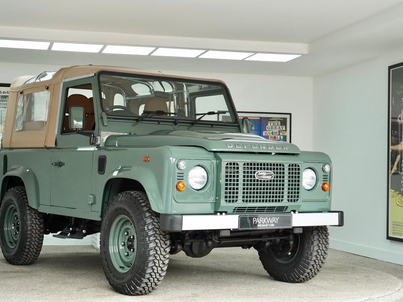 LAND ROVER DEFENDER 90 SOFT TOP 2DR