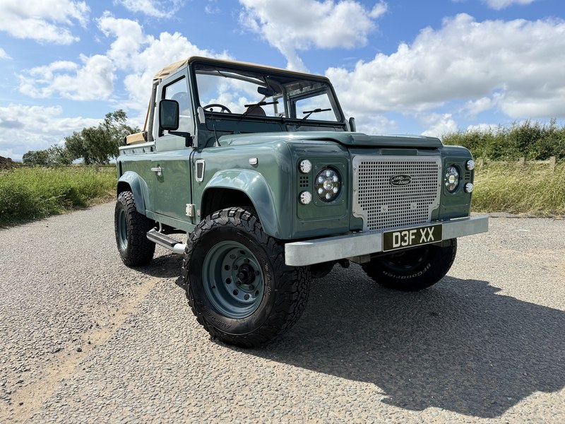 Land Rover® Defender 90 RESERVED
