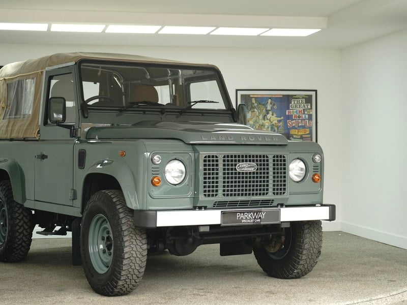 LAND ROVER DEFENDER 90 SOFT TOP 2DR