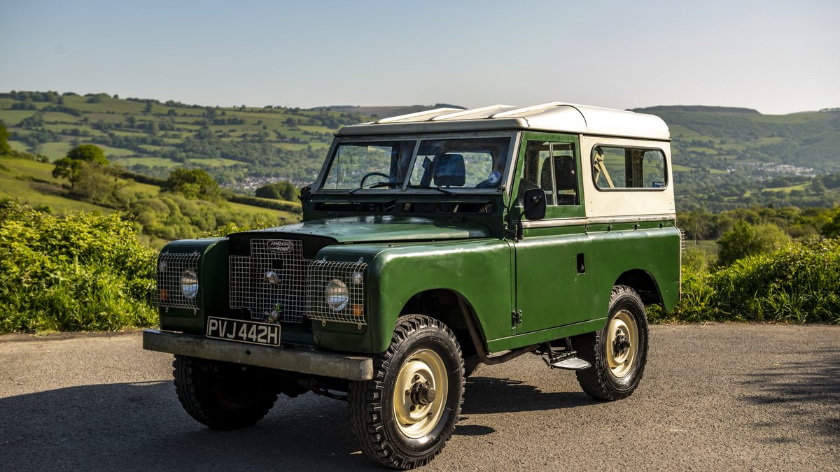 1969 Land Rover Series 2a Dark green Manual, 4 speed Right Hand Drive ...