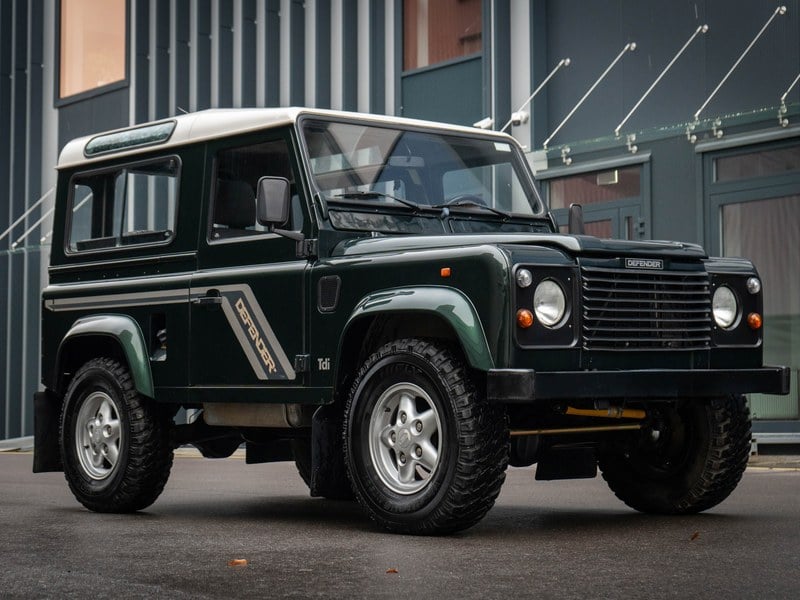 Rapid Classics: Eine Suche. Alle Oldtimer. 27 » Rapid Classics: Eine Suche. Alle Oldtimer. 1995 Land Rover Defender 90