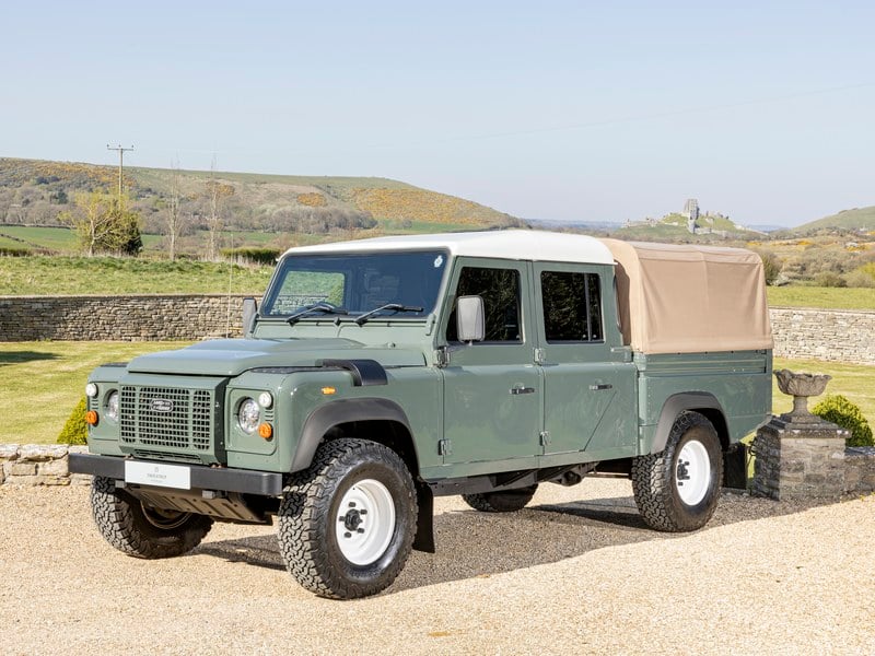 Rapid Classics: Eine Suche. Alle Oldtimer. 23 » Rapid Classics: Eine Suche. Alle Oldtimer. 2015 Land Rover Defender 130 XS Double Cab HCPU