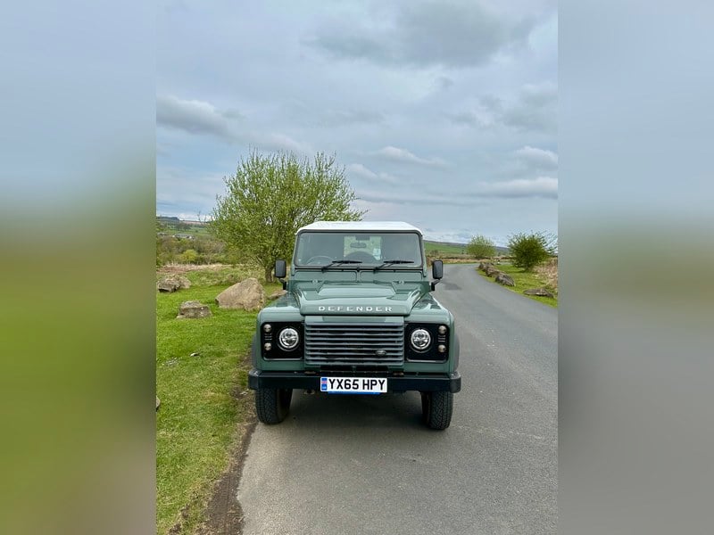 Rapid Classics: Eine Suche. Alle Oldtimer. 26 » Rapid Classics: Eine Suche. Alle Oldtimer. 2015 Land Rover Defender L316 110