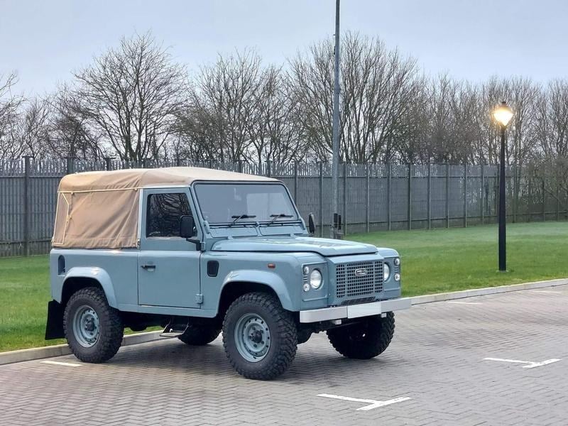 Rapid Classics: Eine Suche. Alle Oldtimer. 23 » Rapid Classics: Eine Suche. Alle Oldtimer. 2011 Land Rover Defender L316 90