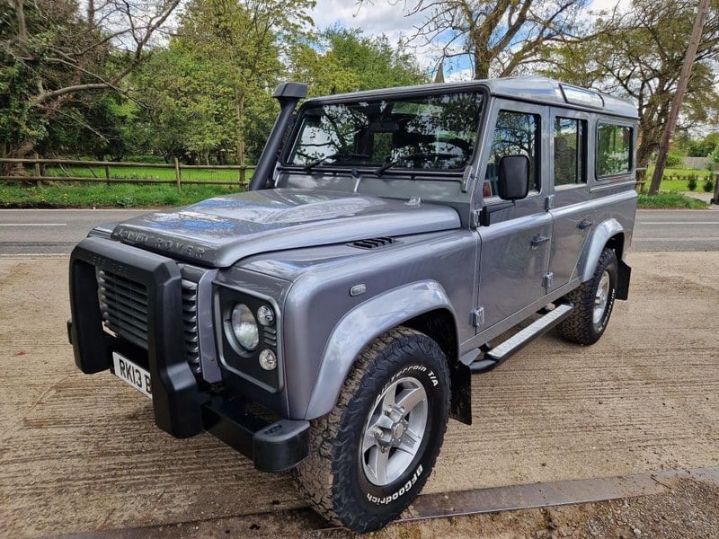 Rapid Classics: Eine Suche. Alle Oldtimer. 13 » Rapid Classics: Eine Suche. Alle Oldtimer. 2013 Land Rover XS Defender 110 with service history.