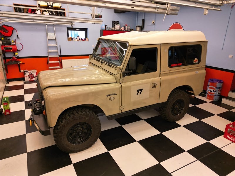 Rapid Classics: Eine Suche. Alle Oldtimer. 16 » Rapid Classics: Eine Suche. Alle Oldtimer. 1990 Land Rover Santana 2500dc / Defender 90