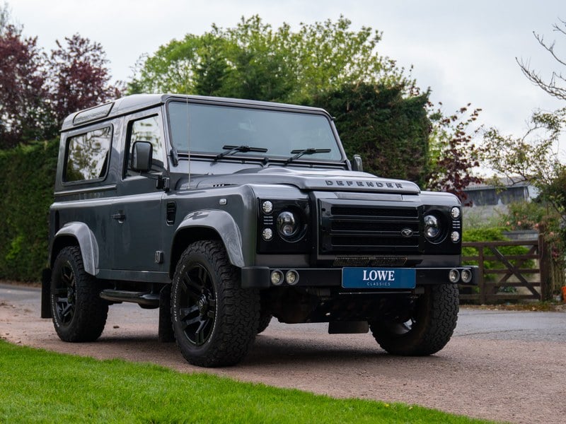 Rapid Classics: Eine Suche. Alle Oldtimer. 25 » Rapid Classics: Eine Suche. Alle Oldtimer. 2015 Land Rover Urban Defender 90 XS TD Station Wagon 2.2L