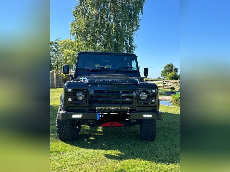 Rapid Classics: Eine Suche. Alle Oldtimer. 13 » Rapid Classics: Eine Suche. Alle Oldtimer. 2015 Land Rover Defender 110 Urban Truck Ultimate, one owner