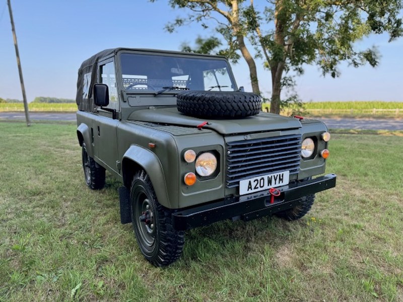 Land Rover 90 Ragtop *High Spec – 6 Seater* (WYM)