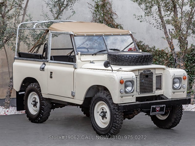 1973 Land Rover 88 Series III 4x4 Right-Hand-Drive