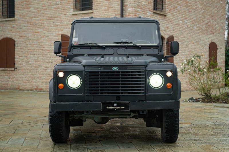 1985 Land Rover Defender - 2 1985 Land Rover Defender - 2