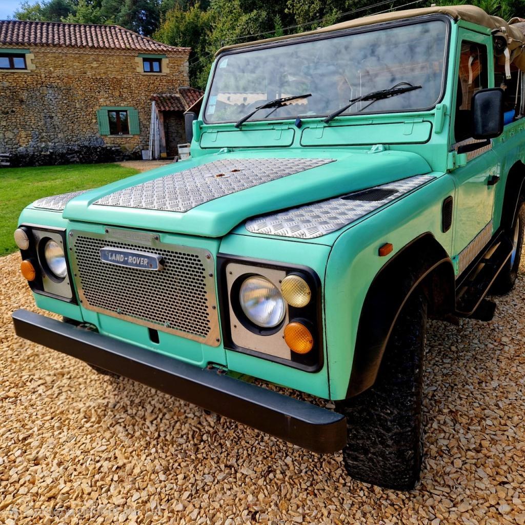 1991 Land Rover Defender Grön manuell, 6 växlar Högerstyrd i Pontours ...