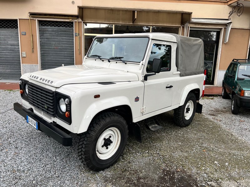 2009 Land Rover Defender - 2 2009 Land Rover Defender - 2
