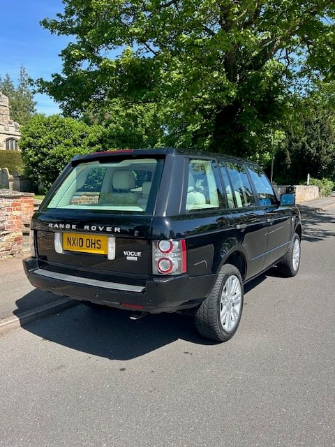 2010 Land Rover Range Rover - 2 2010 Land Rover Range Rover - 2