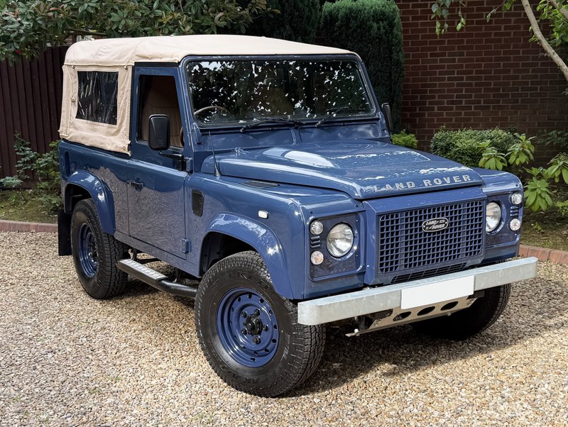 2009 Land Rover Defender - 1 2009 Land Rover Defender - 1