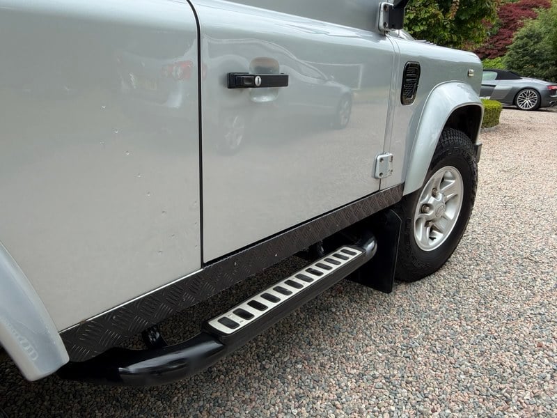 2010 Land Rover Defender - 2 2010 Land Rover Defender - 2