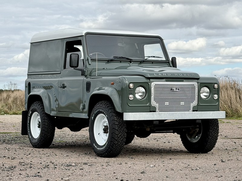 2011 Land Rover Defender - 1 2011 Land Rover Defender - 1