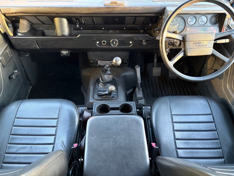 1985 Land Rover Defender - 2 1985 Land Rover Defender - 2