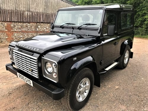 2010 Defender 90 TDCI XS station wagon stunning in black  For Sale