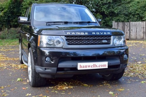 2010/60 (2011 Model) Range Rover Sport HSE TD V6 in Black For Sale