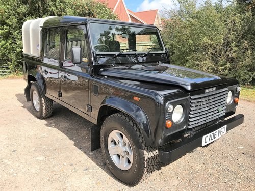 2006 Defender 110 TD5 county double cab in black+original VENDIDO