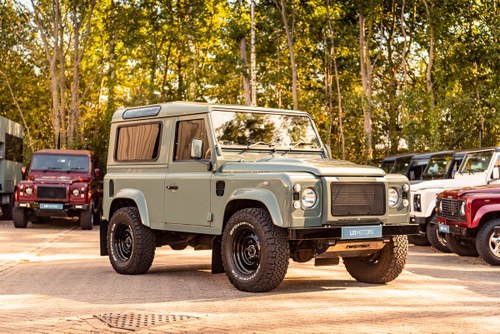 2015 Land Rover Defender - LR Motors Custom Works In vendita
