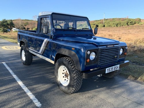 Land Rover County TD5 110 Pickup 2001 New Chassis VENDU