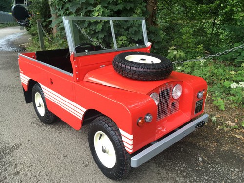 1961 ELECTRIC POWERED – CHILDREN’S SCALE LAND ROVER VENDUTO