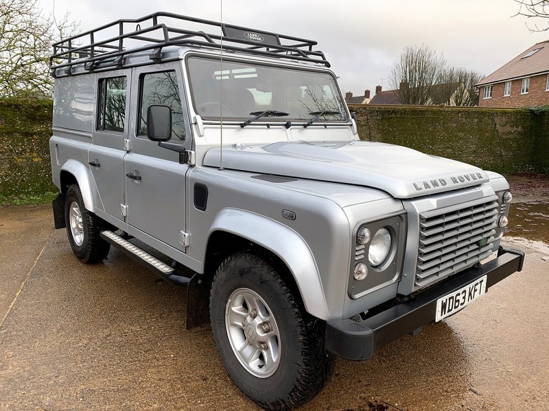 superb 2013/63 Defender 110 2.2TDCi XS utility 19300m 1 owne