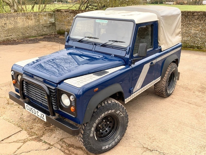2003/53 Defender 90 TD5 pickup with tilt+smart example