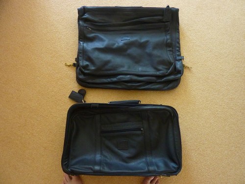 Original & Authentic Land Rover Black soft leather For Sale