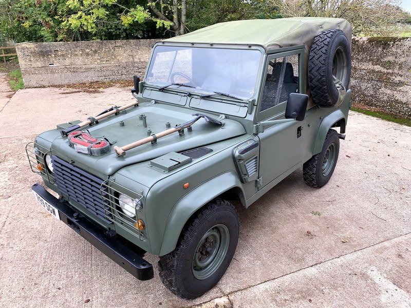 lovely 1998 Defender 90 300TDi Wolf soft top 6 seater