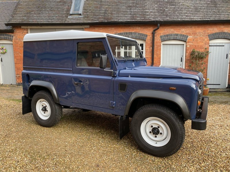 2010 Land Rover Defender - 1 2010 Land Rover Defender - 1