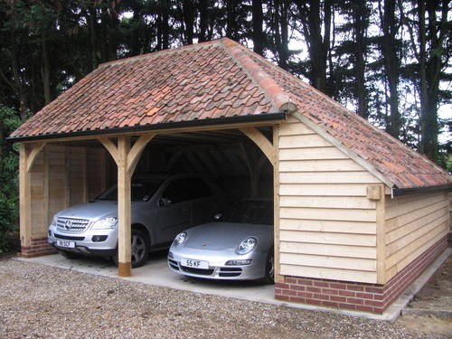 2016 Oak style barns / car ports  In vendita