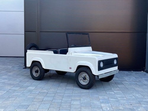 Rebel Replicas -Scale Land Rover Defender Childs Car In vendita all'asta