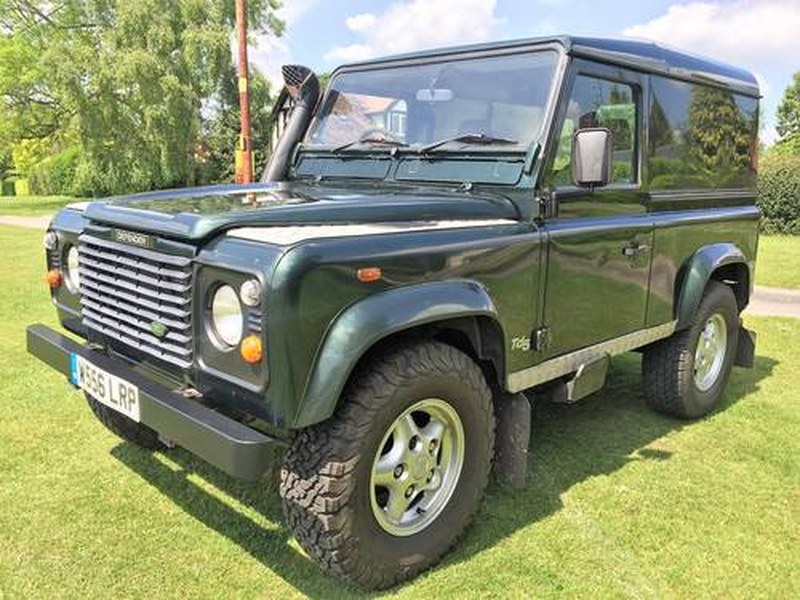 A VERY SMART 2000/W LAND ROVER DEFENDER 90 TD5 H/TOP
