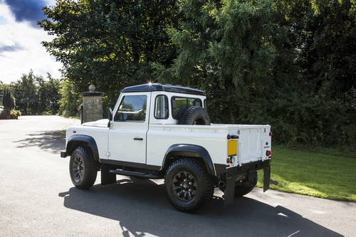 2016 Land Rover Defender 90 Pickup (VAT Qualifying) VERKAUFT