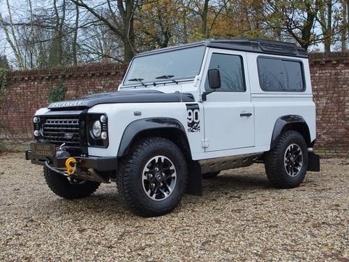 2017 Land Rover Defender 2.2 D 90 Adventure Limited Edition New!! In vendita