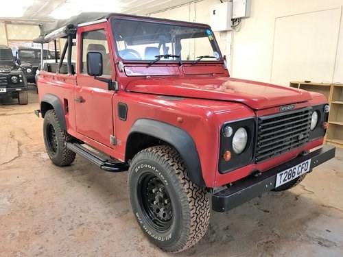 1999 99T Land Rover Defender 90 300tdi 7 seater soft top In vendita