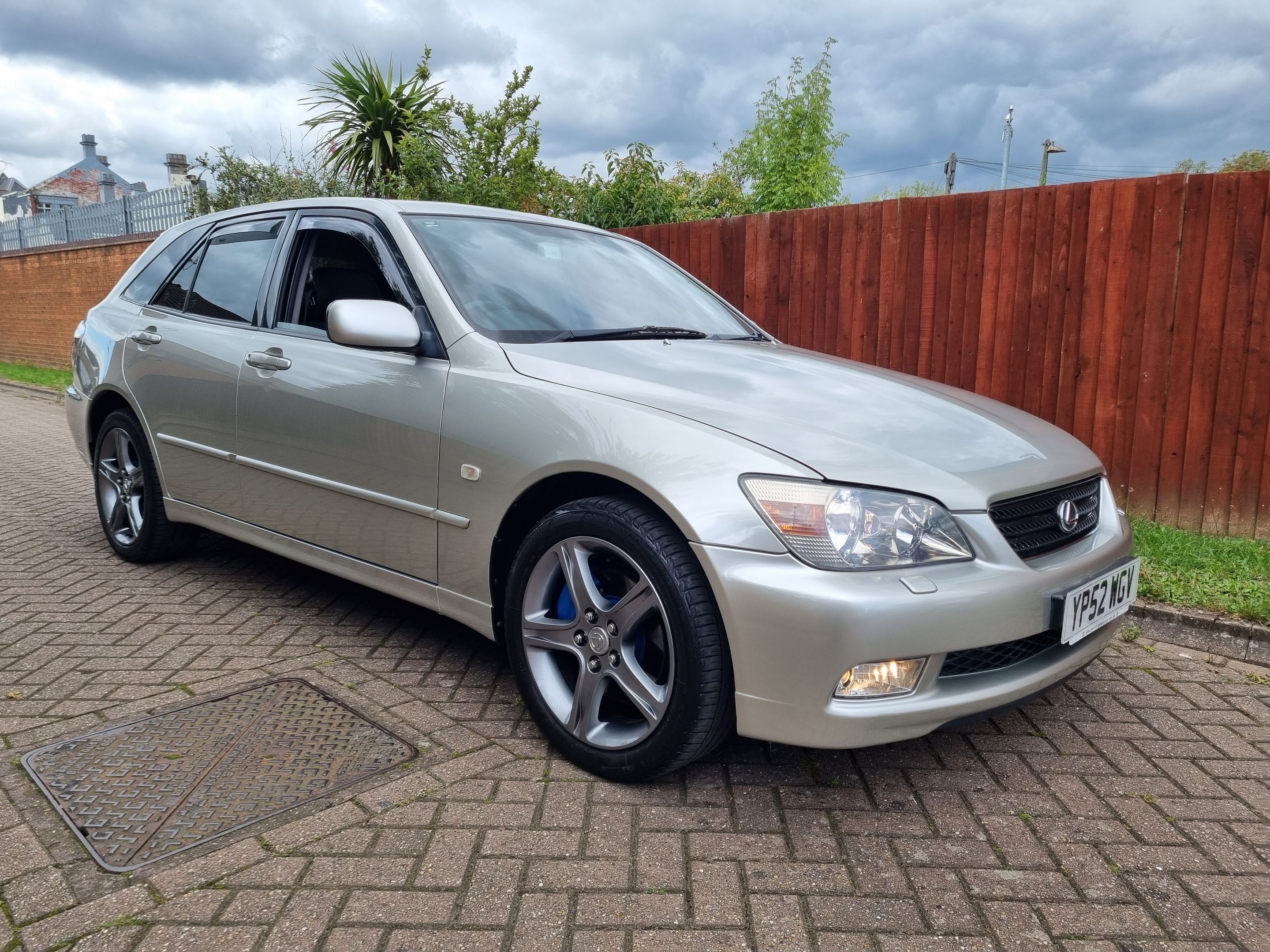 2002 STUNNING LEXUS IS200 SPORTCROSS 6 SPEED MANUAL LOW MILEAGE* For Sale