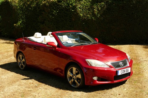 2009 LEXUS IS 250C CONVERTIBLE 13000 miles from new VENDU