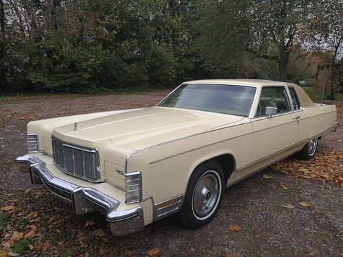 1976 LINCOLN CONTINENTAL TOWN COUPE Estimate £5,000-£7,000 For Sale by Auction